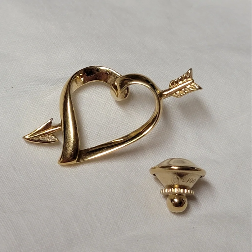 Vintage 1983 Love Struck Tac Pin Gold Tone Avon Valentine's Day Heart w/ Arrow